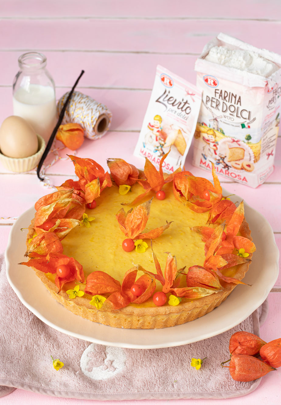 Crostata con crema allo zabaione e alkekengi