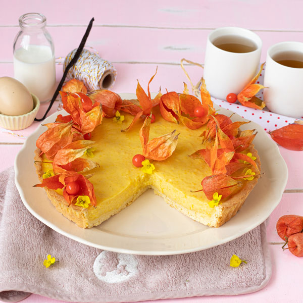 Crostata con crema allo zabaione e alkekengi
