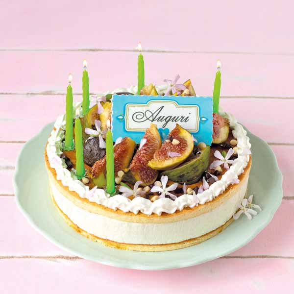 Cheesecake di compleanno alla vaniglia con fichi freschi