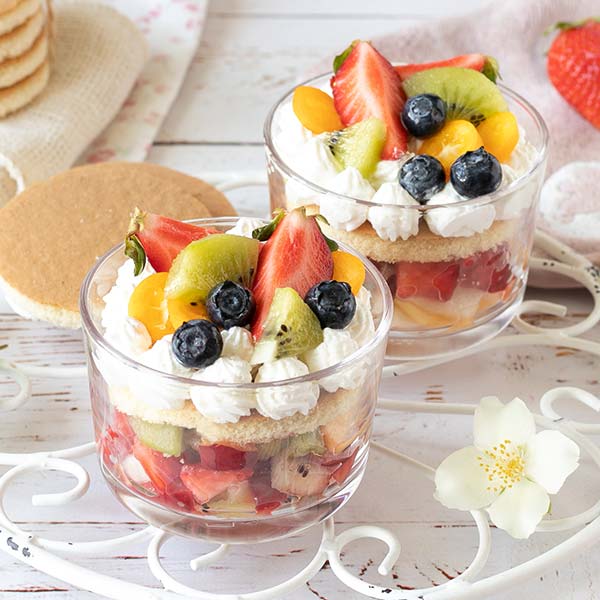 Dessert con macedonia e crema namelaka