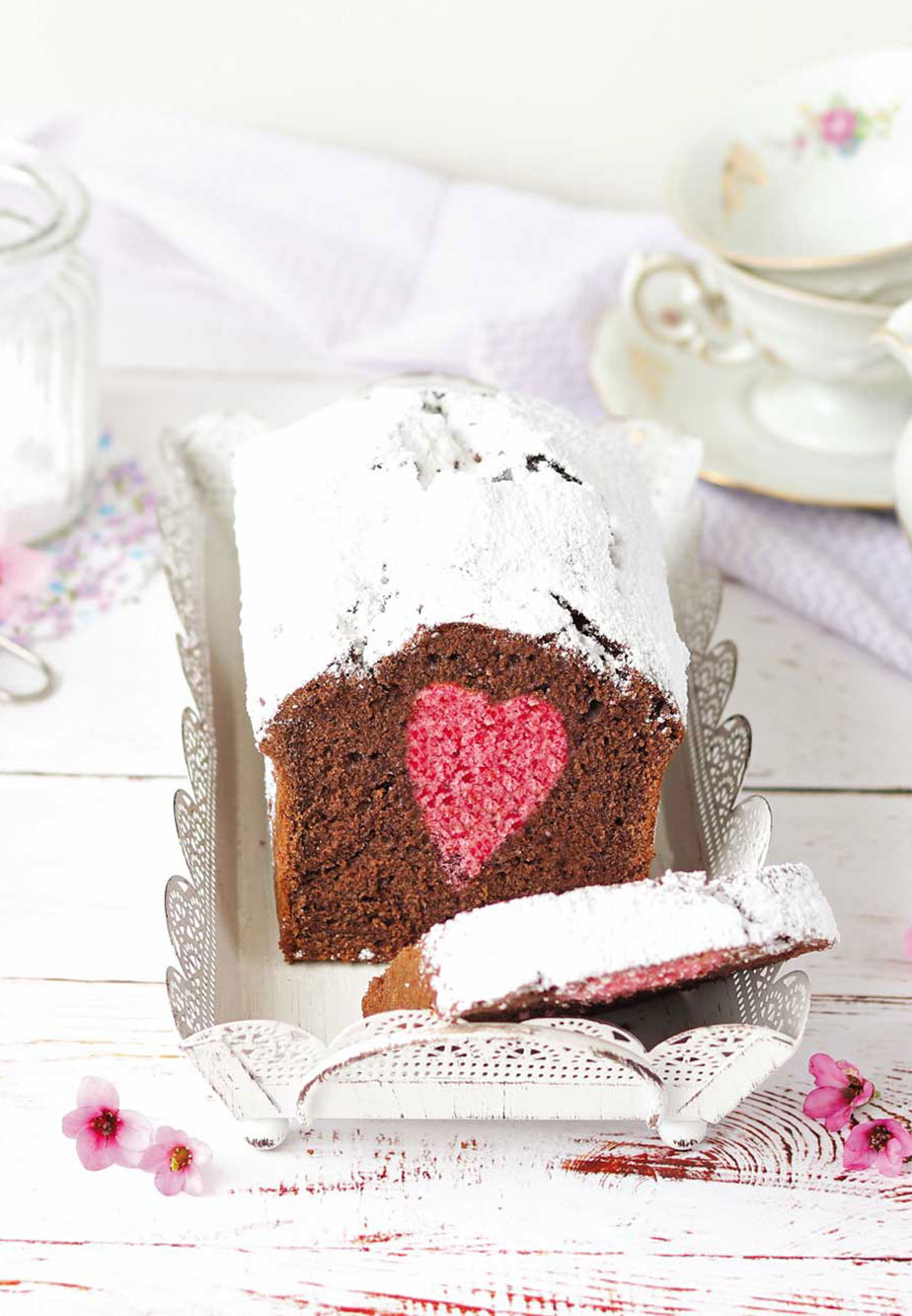 Plumcake al cacao con cuore rosa