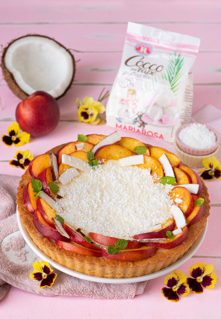 CROSTATA CON PANNA COTTA AL COCCO, PESCHE E COCCO FRESCO