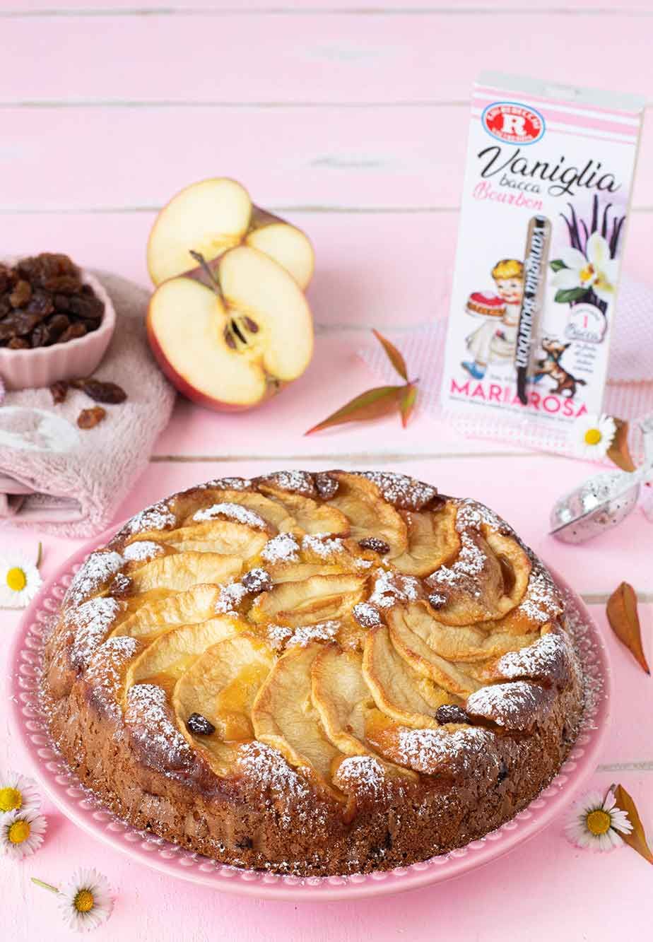 Torta di mele e uvetta