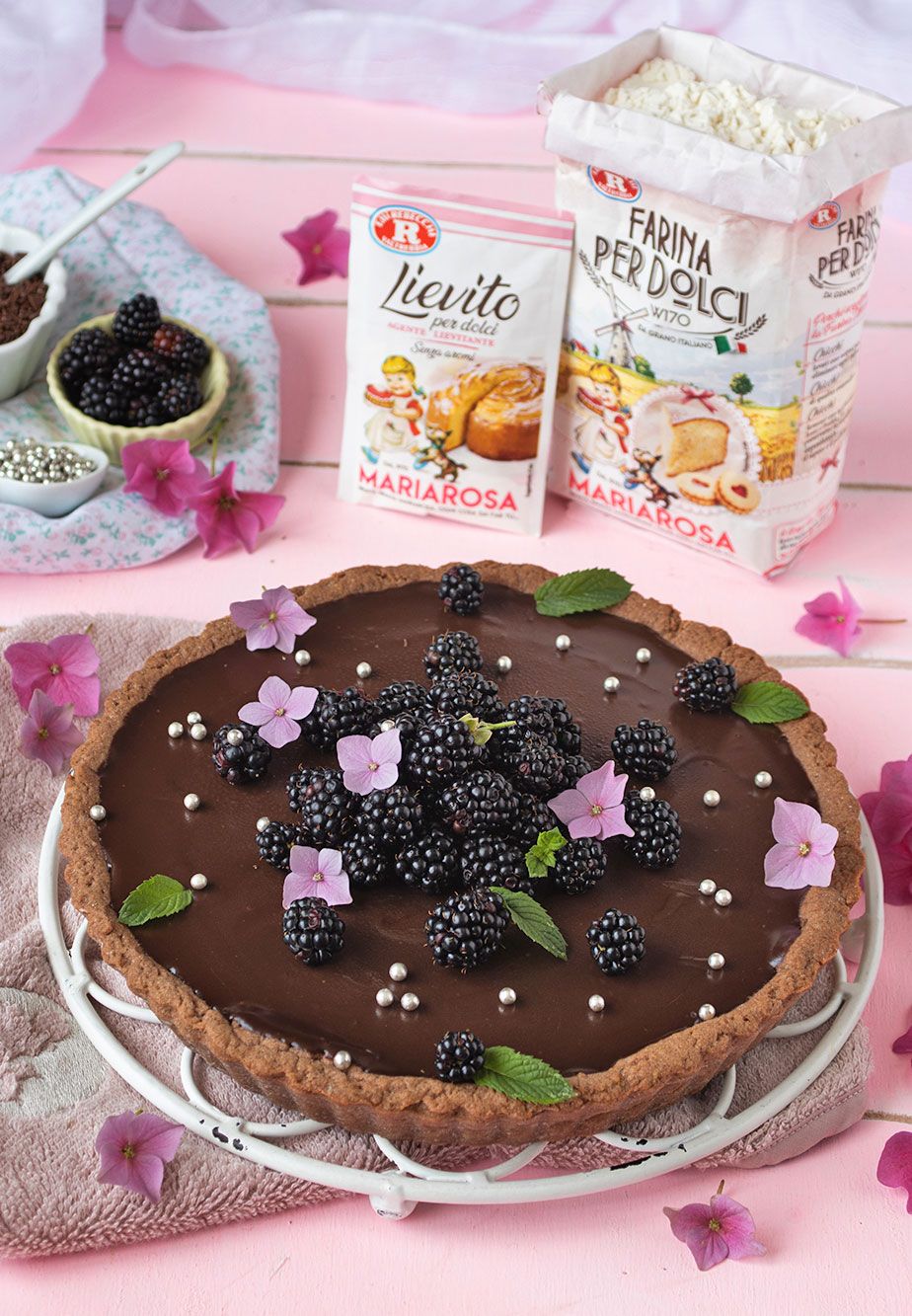 Crostata Mariarosa con more e cioccolato